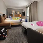 Moxy 3*