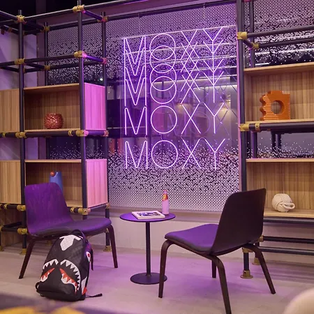 Otel Moxy *
