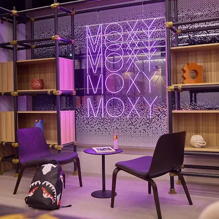 Moxy 니스