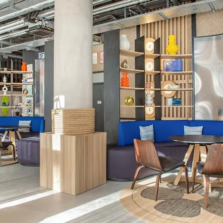 Hotel Moxy 3*