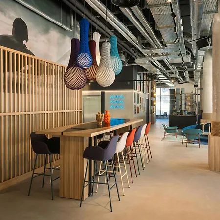 Moxy 3*
