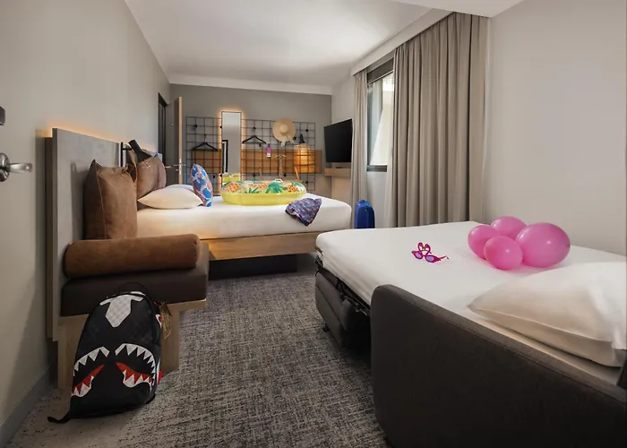 Moxy 3*