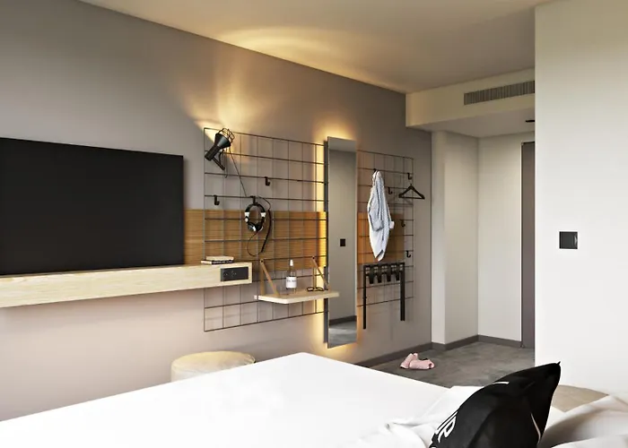 Moxy 3*