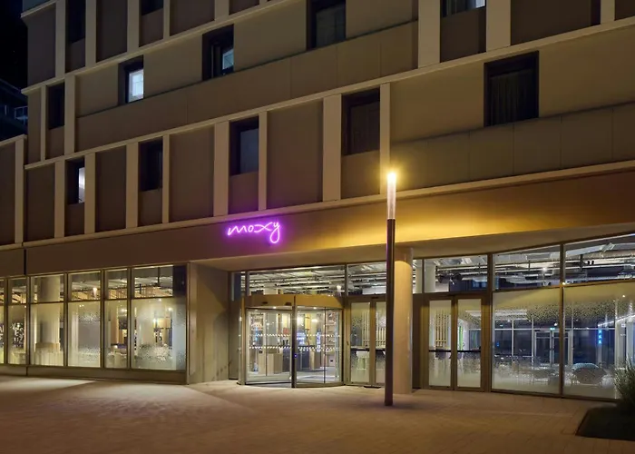 Moxy 3*